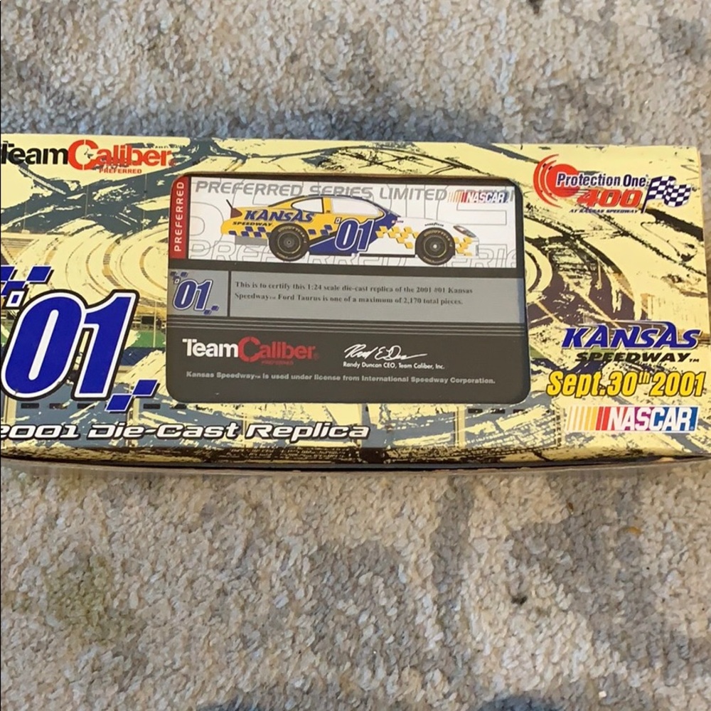 ‘01 Kansas Speedway 1/24  NASCAR 2001 Ford Taurus